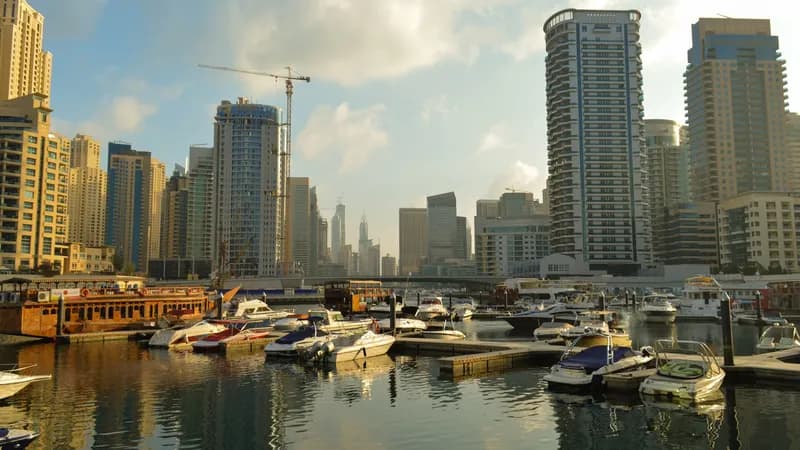 Yachten und Hochhäuser am Südende der Dubai Marina