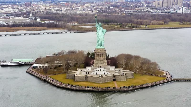 Liberty Island i New Yorks hamn